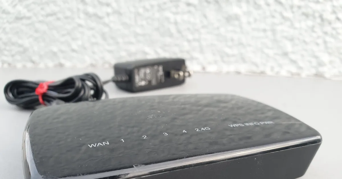 Wi-Fi Dead Spots: Mesh, Extenders and Wired Backhaul Explained